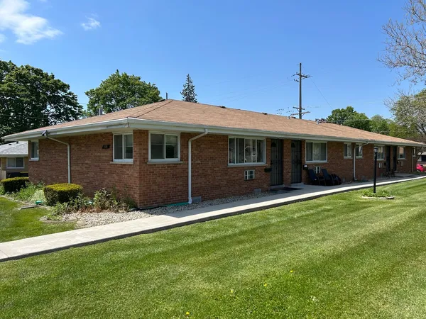 $1,650 | 208 Walter Drive, Unit D, Roselle, IL 60172