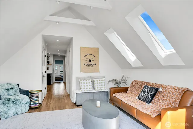 $1,378,000 | 1930 5th Avenue West, Seattle, WA 98119