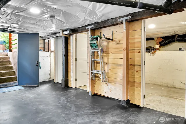 $1,378,000 | 1930 5th Avenue West, Seattle, WA 98119