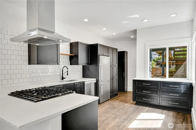 $1,378,000 | 1930 5th Avenue West, Seattle, WA 98119