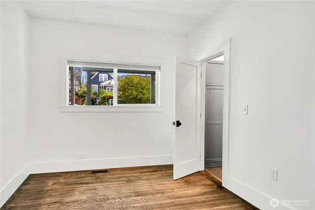 $1,378,000 | 1930 5th Avenue West, Seattle, WA 98119