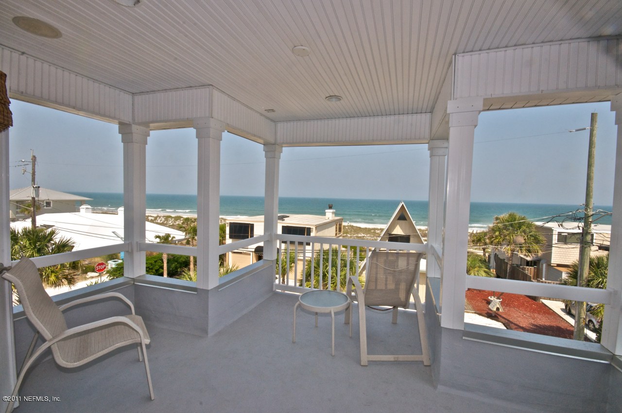 1960 Beach Avenue Atlantic Beach, FL 32233 - Photo 14 of 28 a living room with chairs and a table