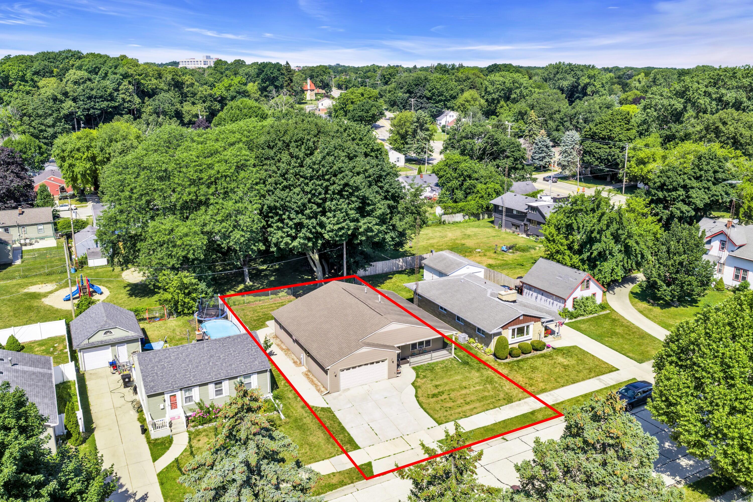 302 Graham Street Racine, WI 53405 - Photo 40 of 50 Photo (39)