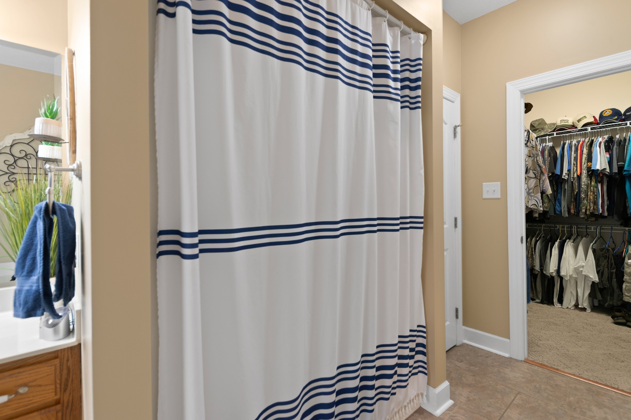 1642 Caughran Road Lewisburg, TN 37091 - Photo 35 of 92 a view of a walk in closet