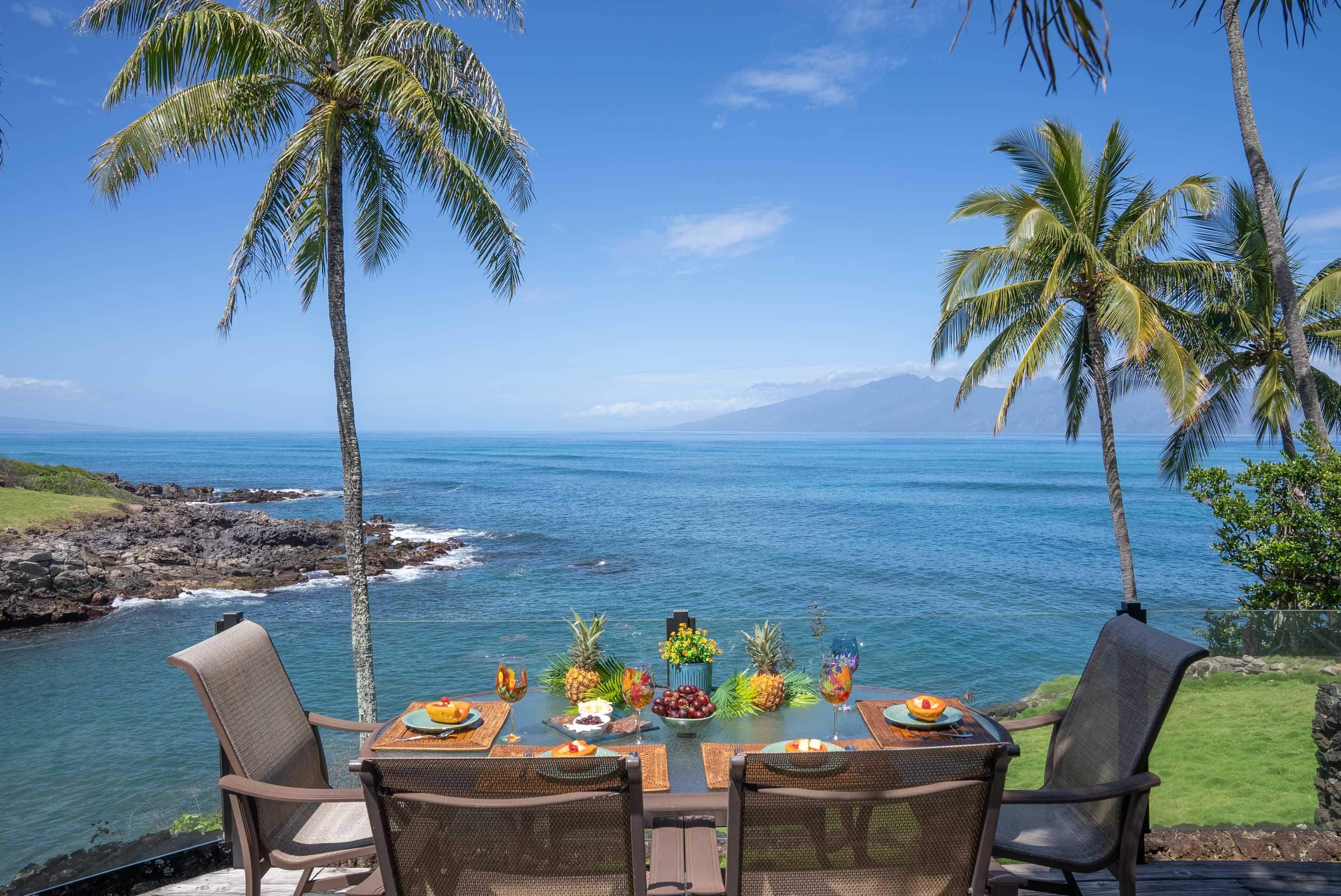 Lahaina: Bạn đang tò mò về cuộc sống trên đảo Maui của Hawaii? Lahaina là nơi tuyệt vời để khám phá! Với bãi biển đẹp như tranh vẽ, đường phố tràn ngập những cửa hàng, quán ăn và lễ hội văn hóa náo nhiệt, Lahaina là thị trấn nhỏ xinh đầy quyến rũ. Hãy xem hình ảnh để tìm hiểu thêm và chuẩn bị cho chuyến đi của mình! 