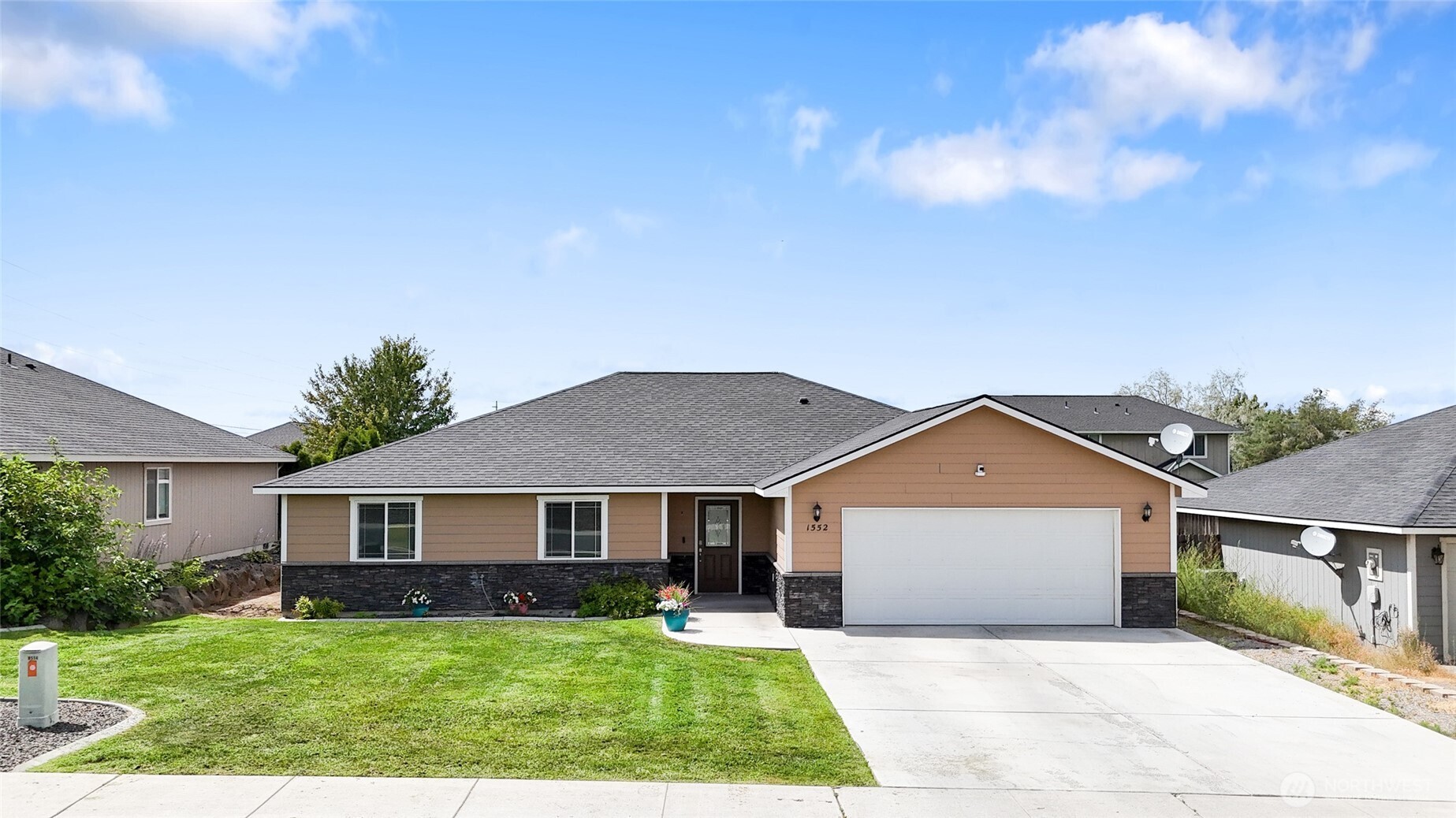 1552 South Bailey Avenue Moses Lake, WA 98837 - Photo 2 of 39