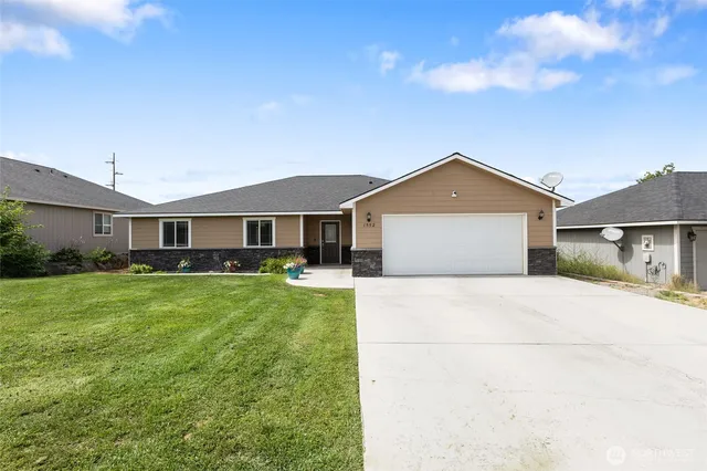 $399,990 | 1552 South Bailey Avenue, Moses Lake, WA 98837