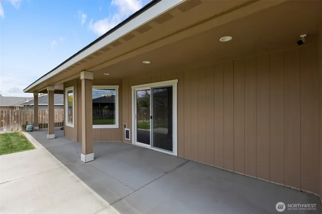 $399,990 | 1552 South Bailey Avenue, Moses Lake, WA 98837