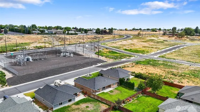 $399,990 | 1552 South Bailey Avenue, Moses Lake, WA 98837