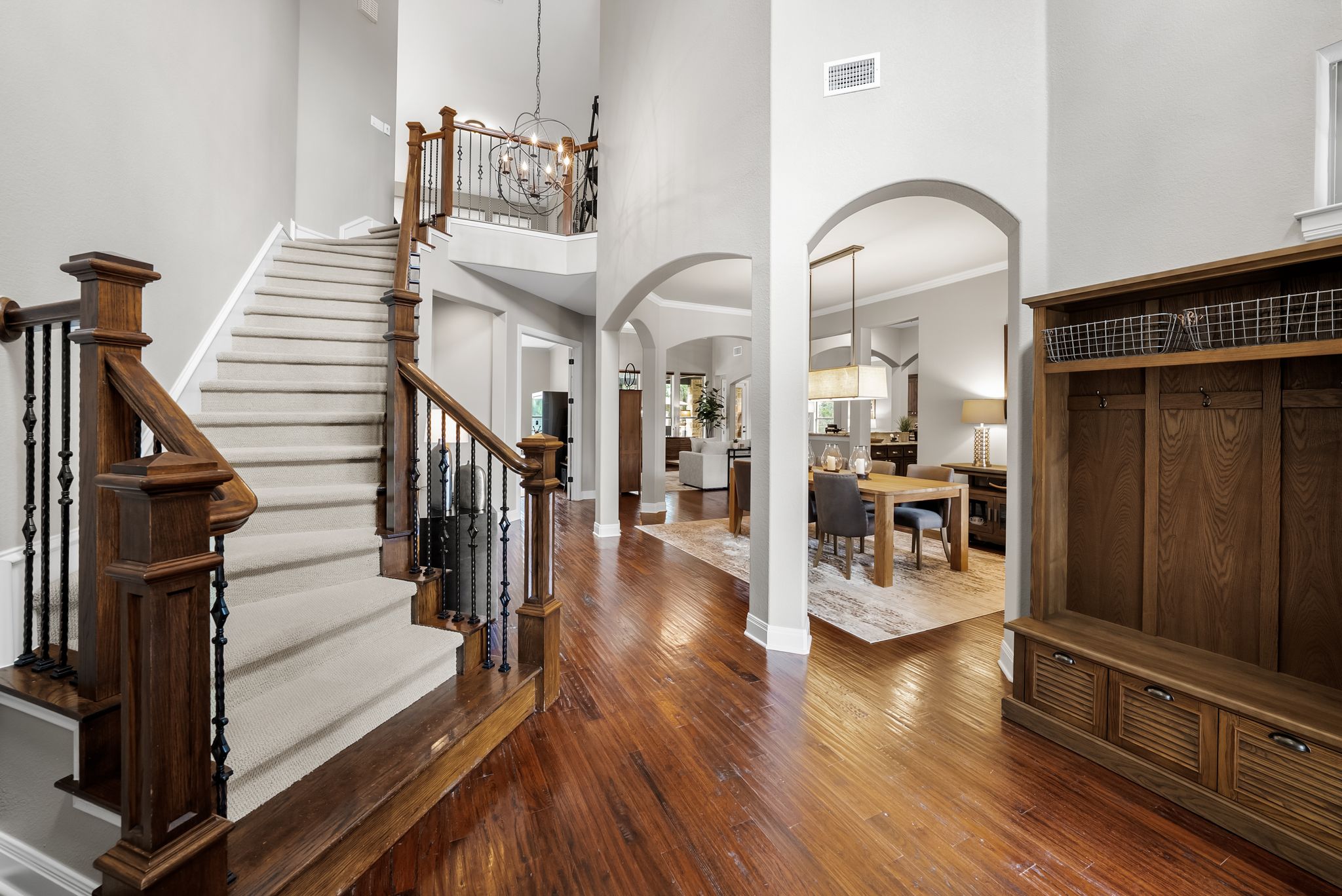 208 SANTALUZ Lane Austin, TX 78732 - Photo 3 of 40