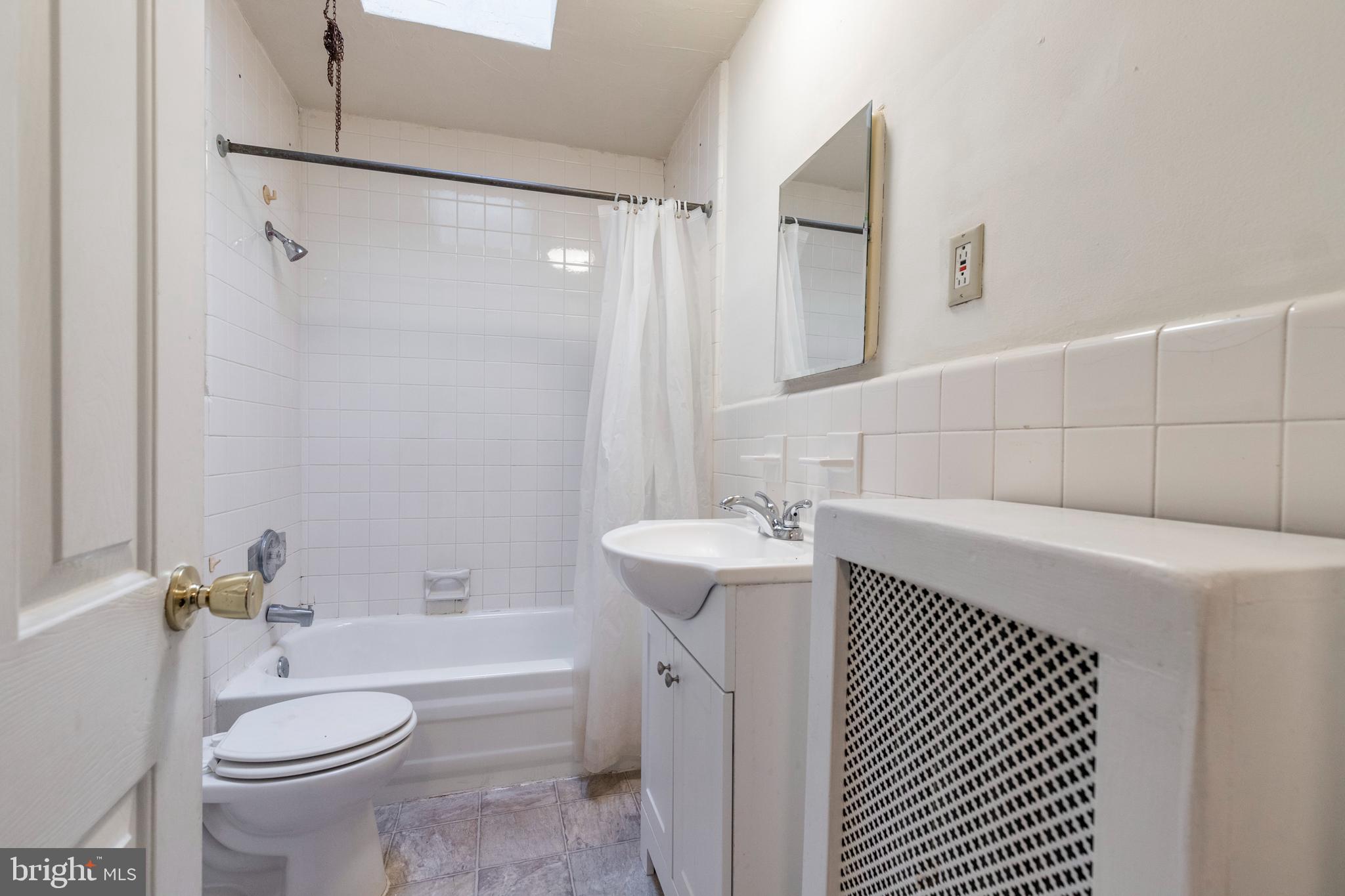 555 Littlecroft Road Upper Darby, PA 19082 - Photo 20 of 26 Hall Bathroom