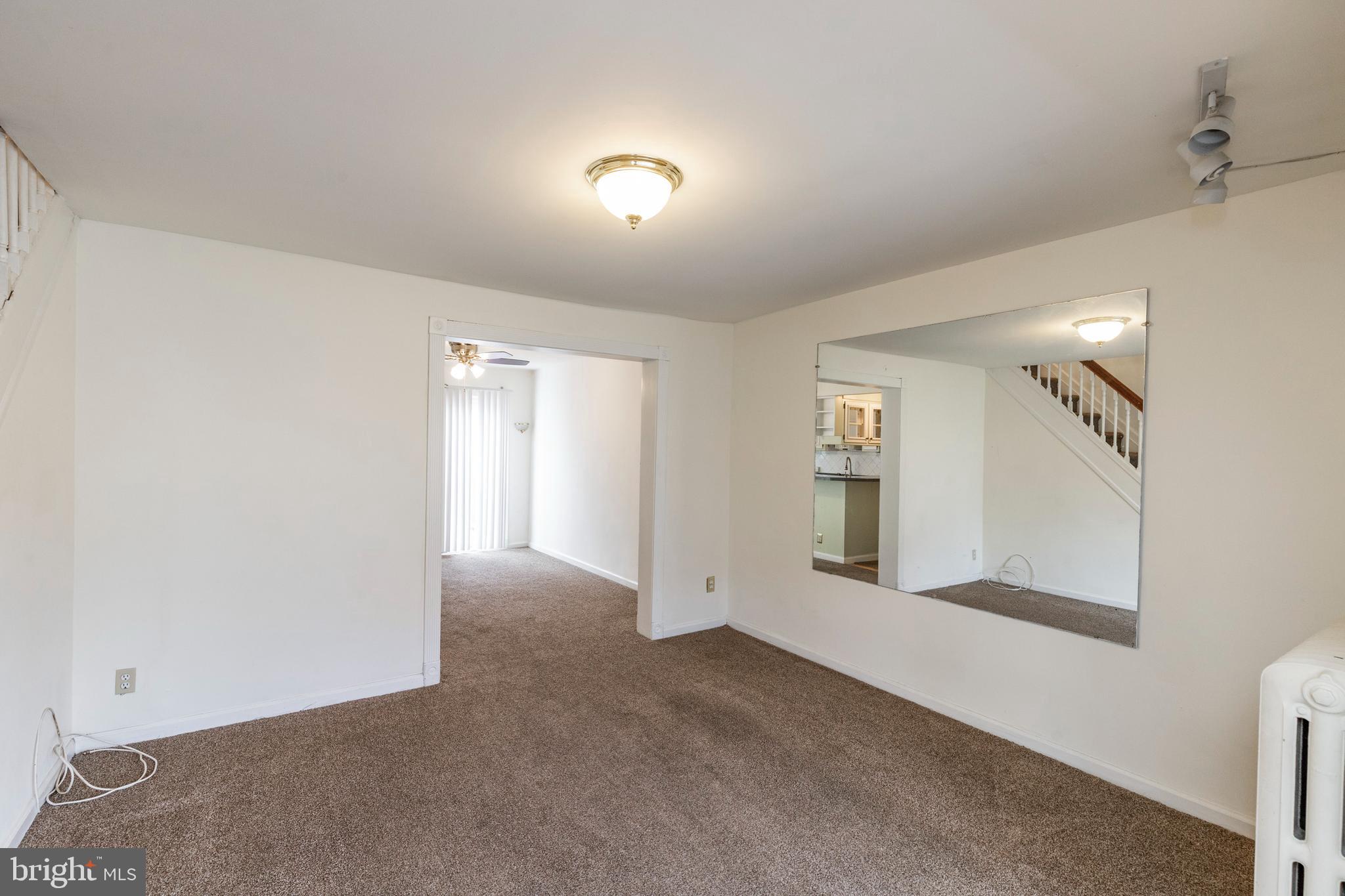 555 Littlecroft Road Upper Darby, PA 19082 - Photo 6 of 26 Living Room