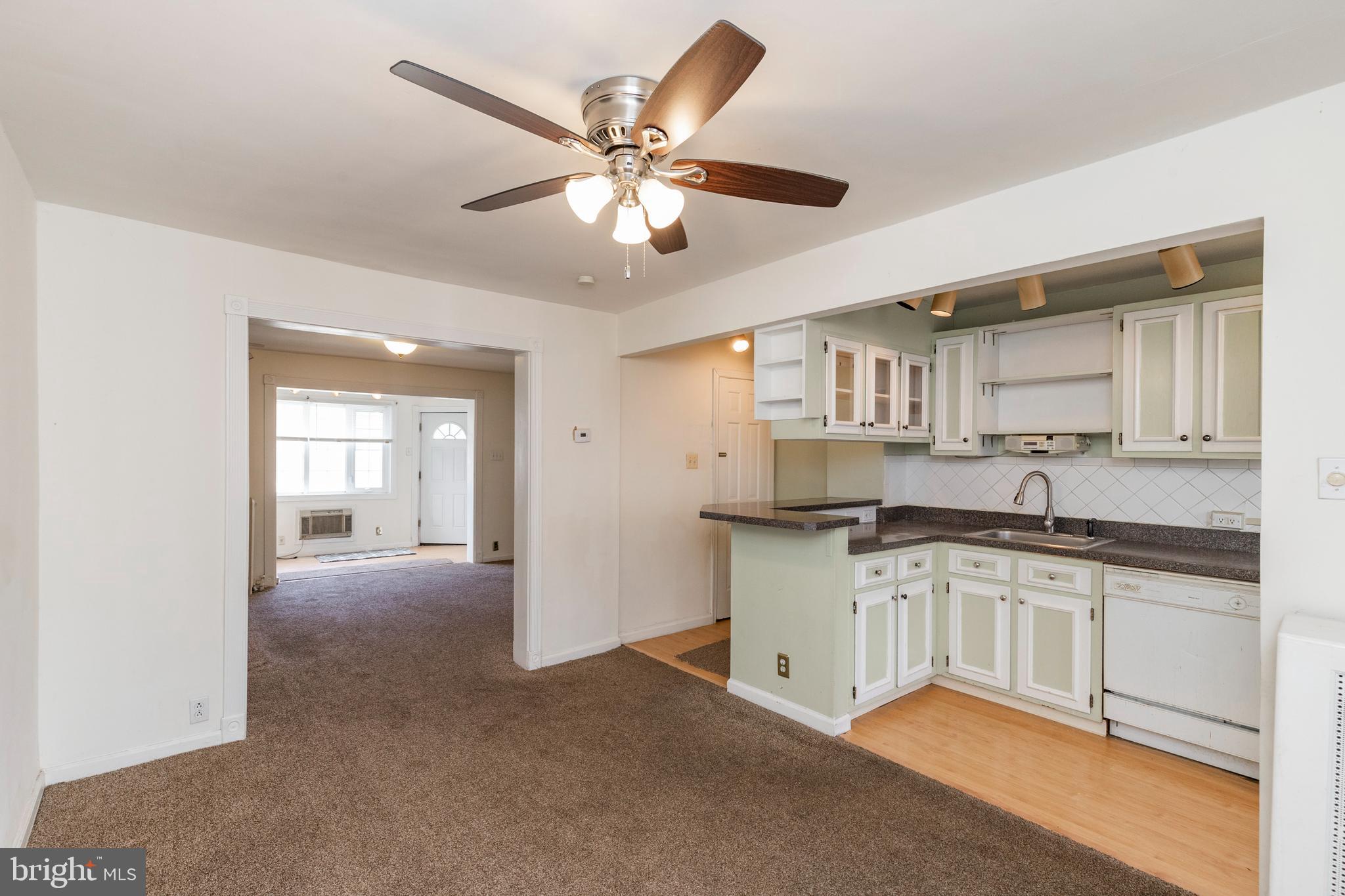 555 Littlecroft Road Upper Darby, PA 19082 - Photo 9 of 26 Dining Room / Kitchen