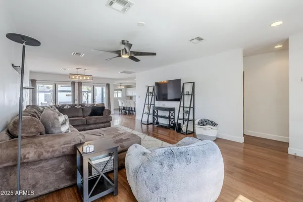 $894,999 | 4402 East Montecito Avenue, Phoenix, AZ 85018