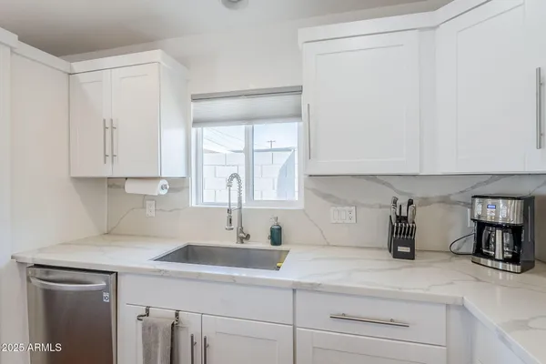 $894,999 | 4402 East Montecito Avenue, Phoenix, AZ 85018