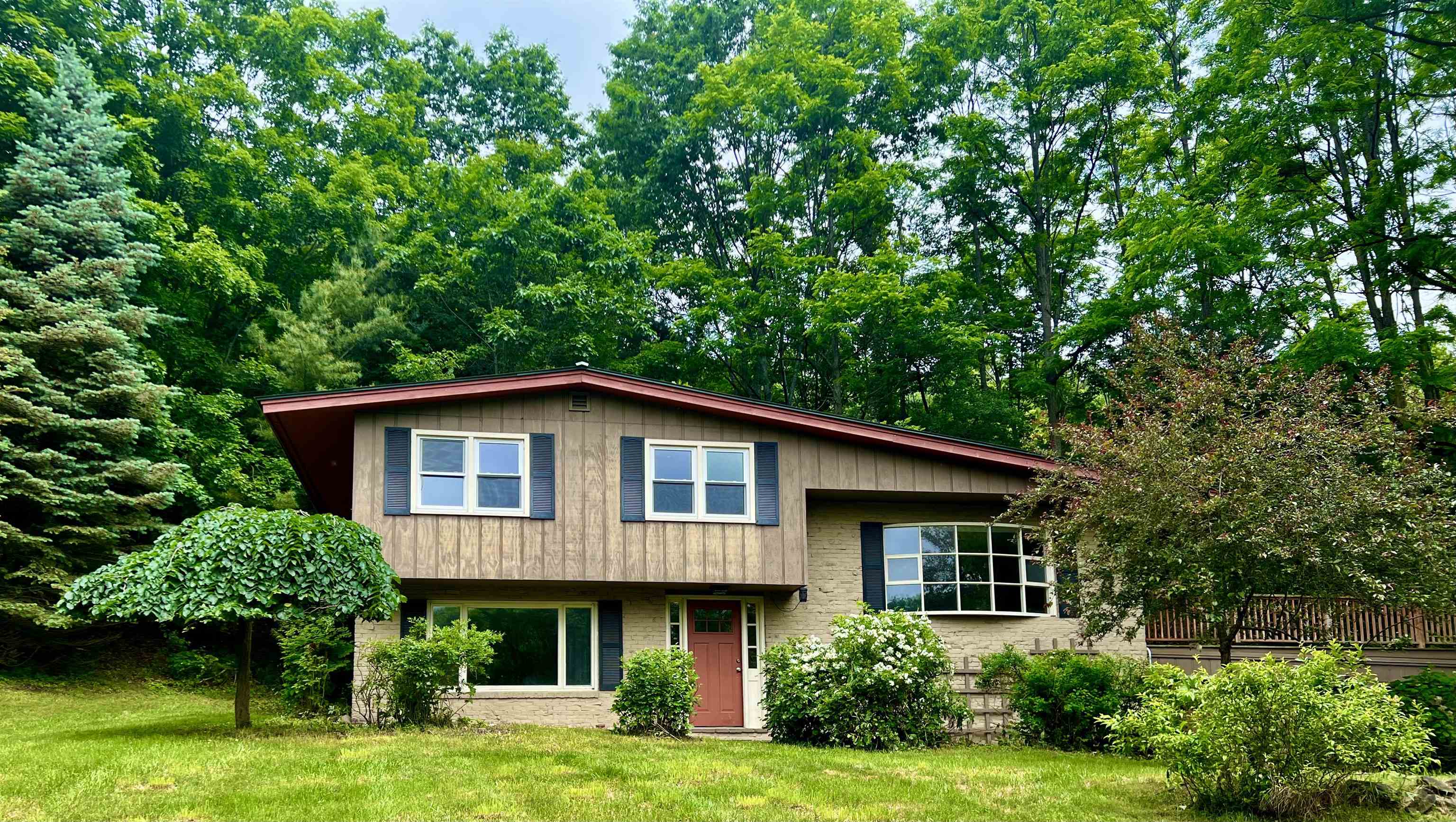 29 Rogers Road Hartford, VT 05001 - Photo 1 of 12 Gallery Image 1