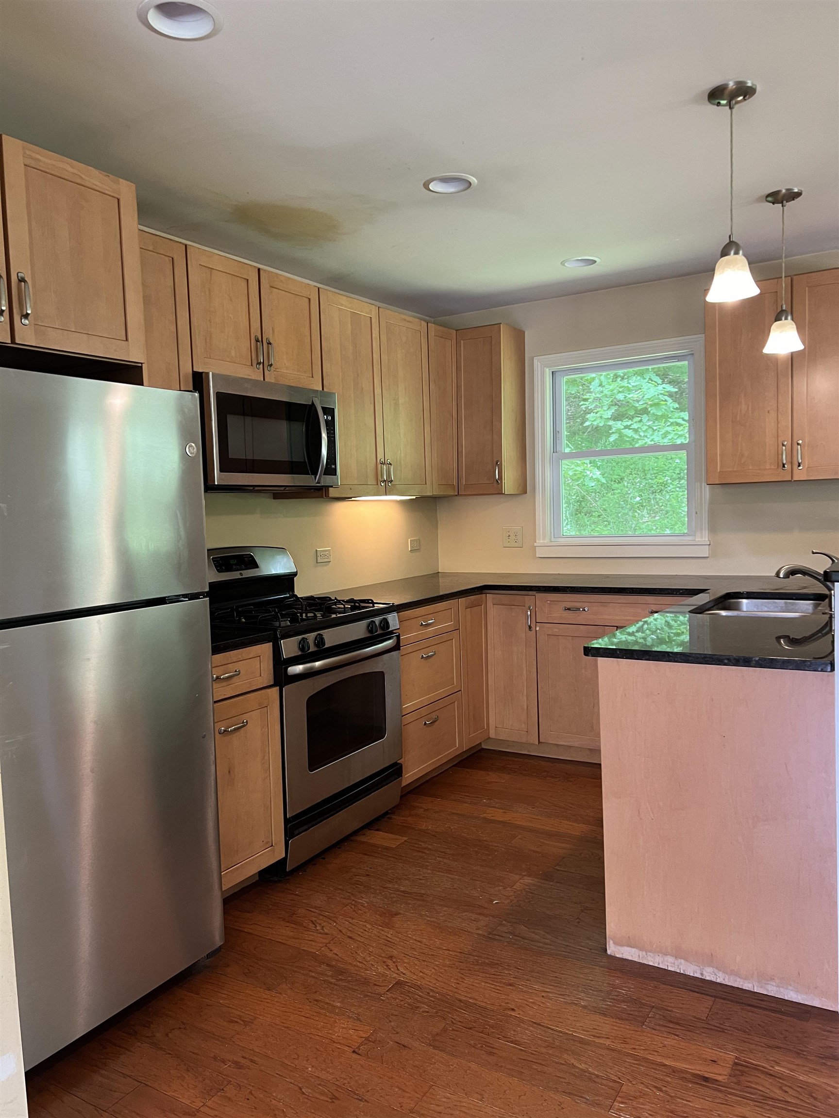 29 Rogers Road Hartford, VT 05001 - Photo 2 of 12 Gallery Image 2