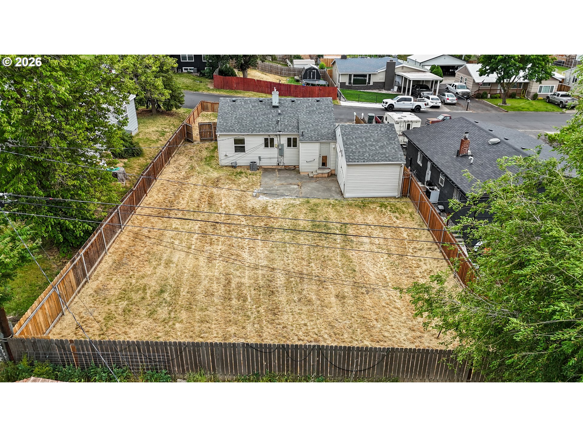 3009 Southwest Isaac Avenue Pendleton, OR 97801 - Photo 5 of 28 a balcony with furniture and a garden