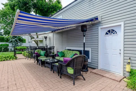 $969,000 | 262 Rose Street, Massapequa Park, NY 11762