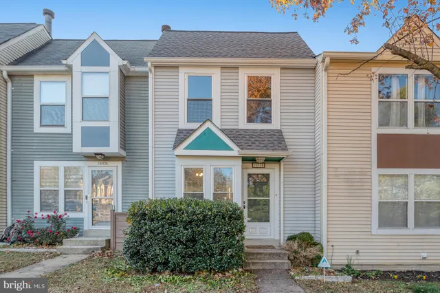 $380,000 | 15324 Gatehouse Terrace, Woodbridge, VA 22191