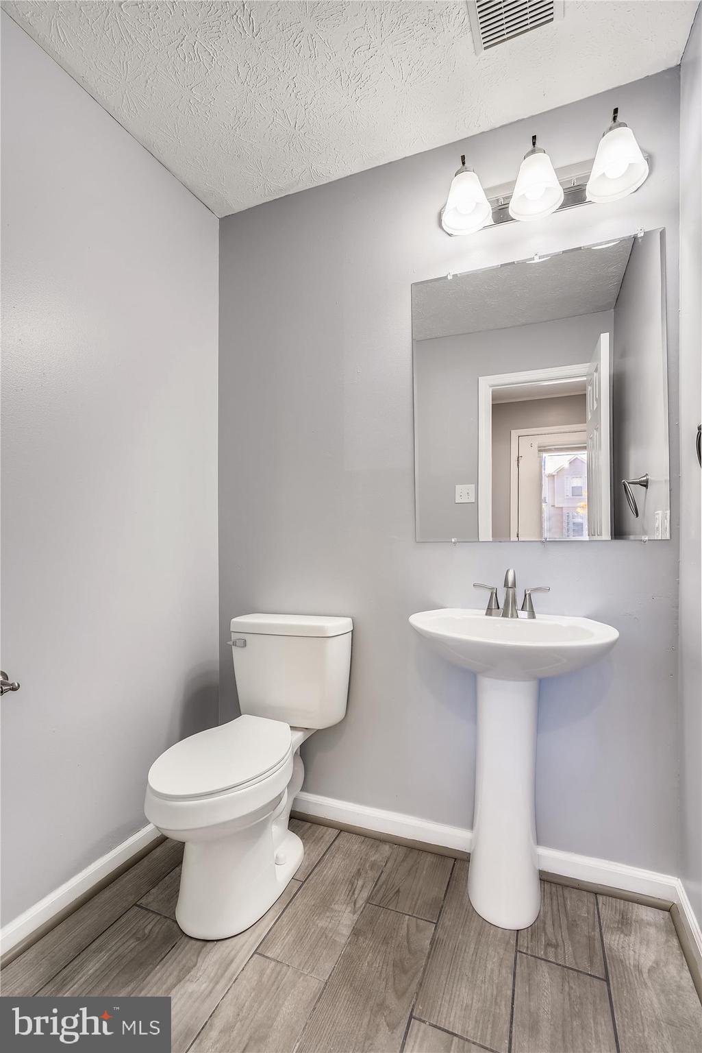 2002 Masters Drive Baltimore, MD 21209 - Photo 13 of 32 Powder Room