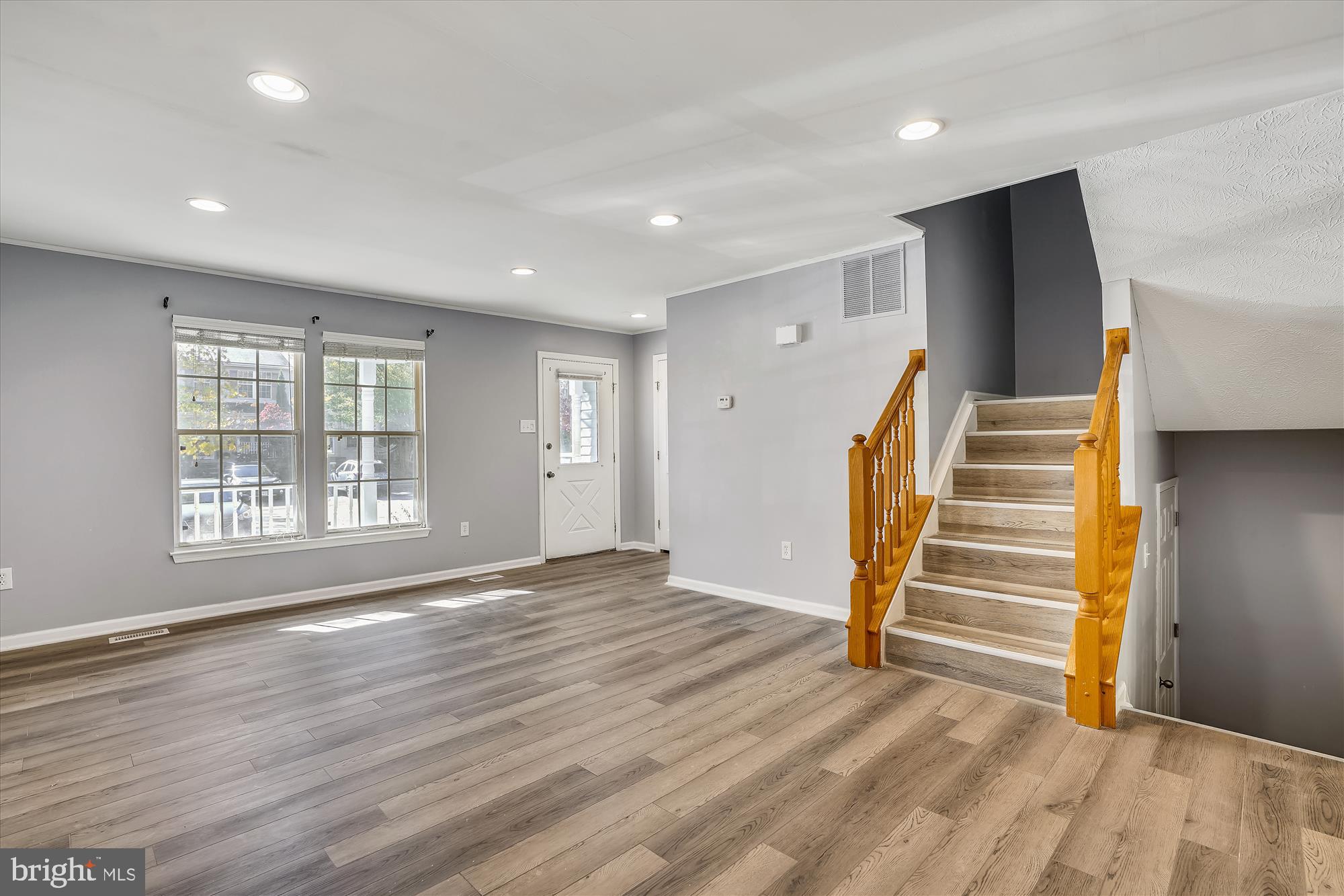 2002 Masters Drive Baltimore, MD 21209 - Photo 3 of 32 Living Room