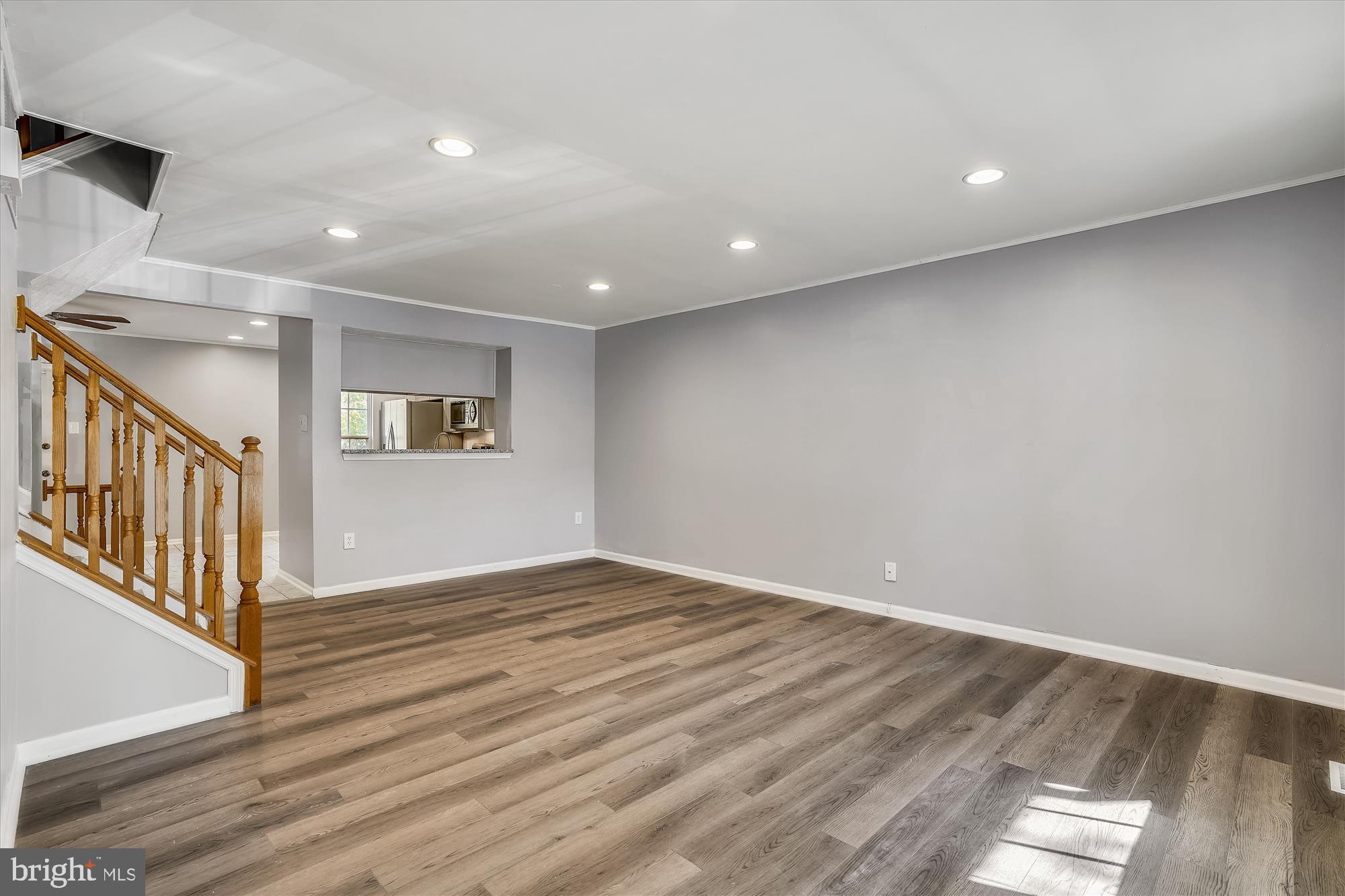 2002 Masters Drive Baltimore, MD 21209 - Photo 4 of 32 Living Room
