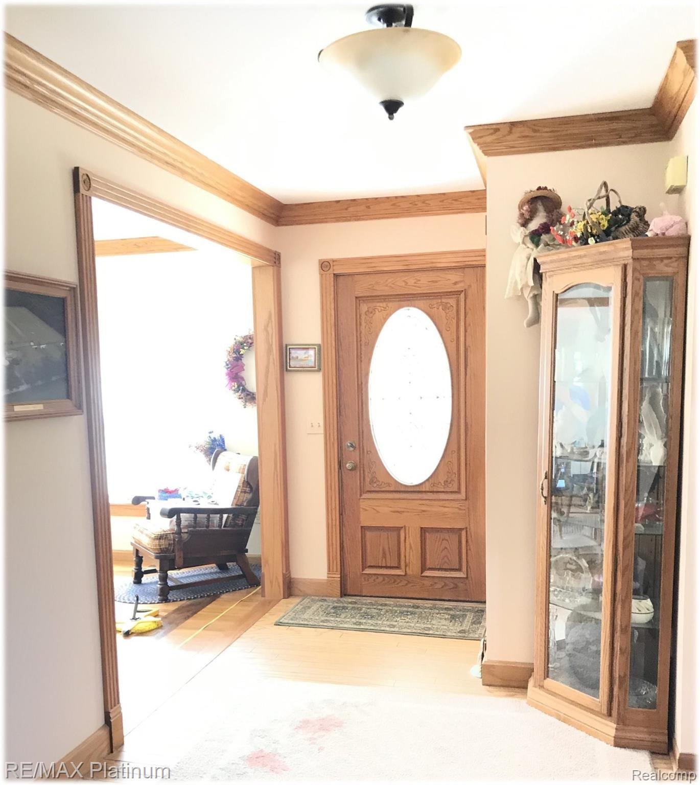 5252 Norton Road Howell, MI 48843 - Photo 6 of 35 foyer.jpg