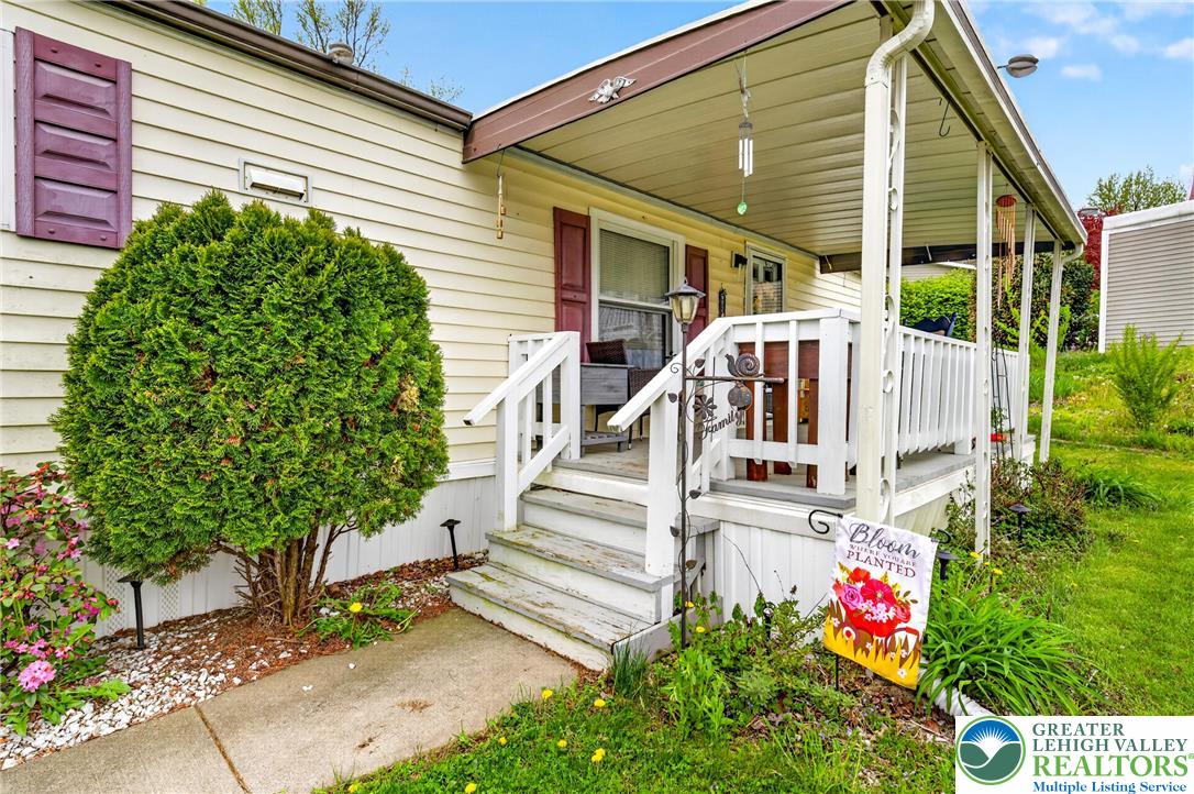 8766 Turkey Ridge Road Breinigsville, PA 18031 - Photo 4 of 35