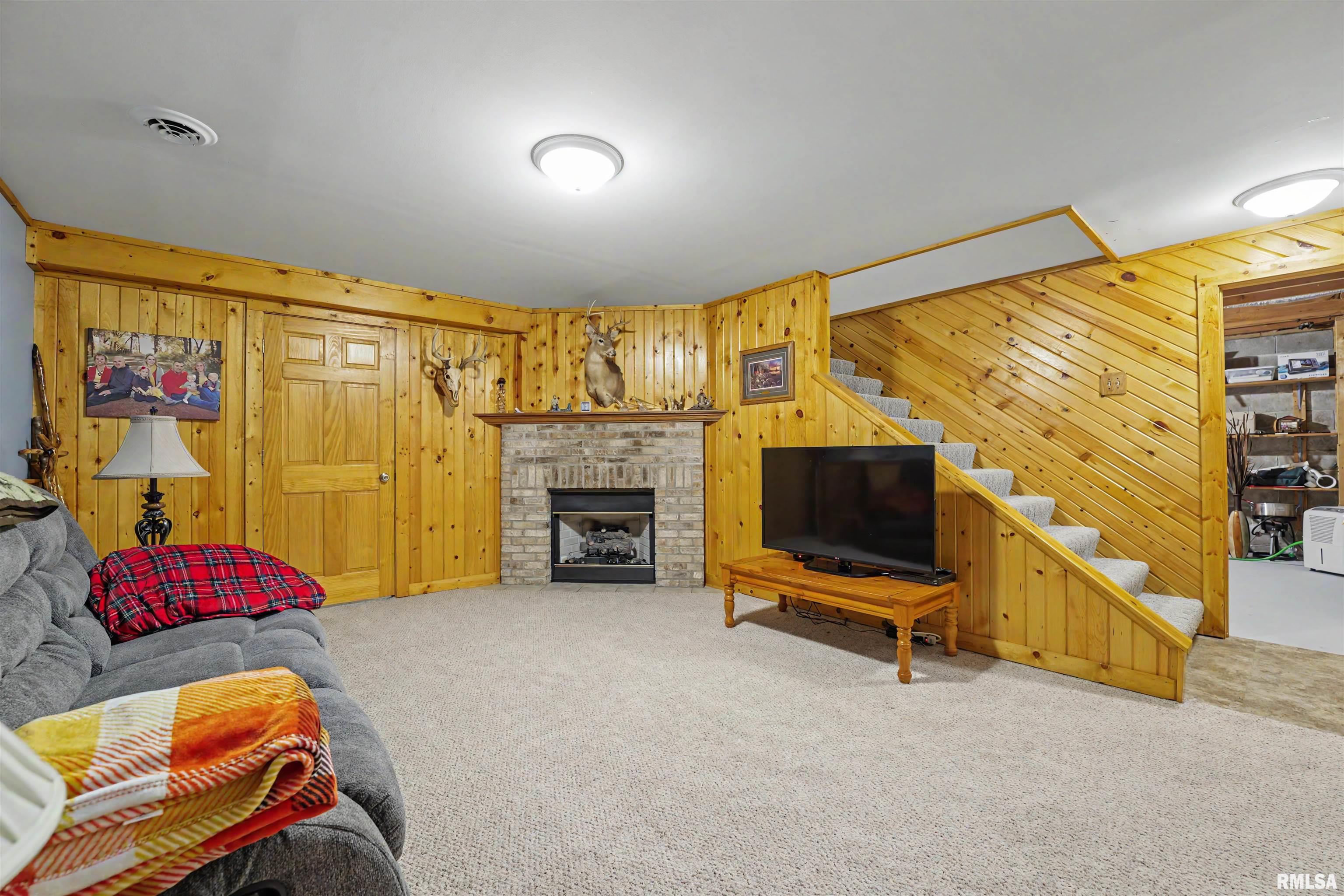 213 Woodlawn Road Lincoln, IL 62656 - Photo 23 of 36