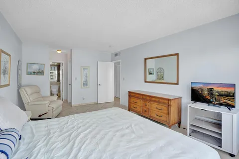 $475,000 | 4010 Galt Ocean Drive, Unit 310, Fort Lauderdale, FL 33308