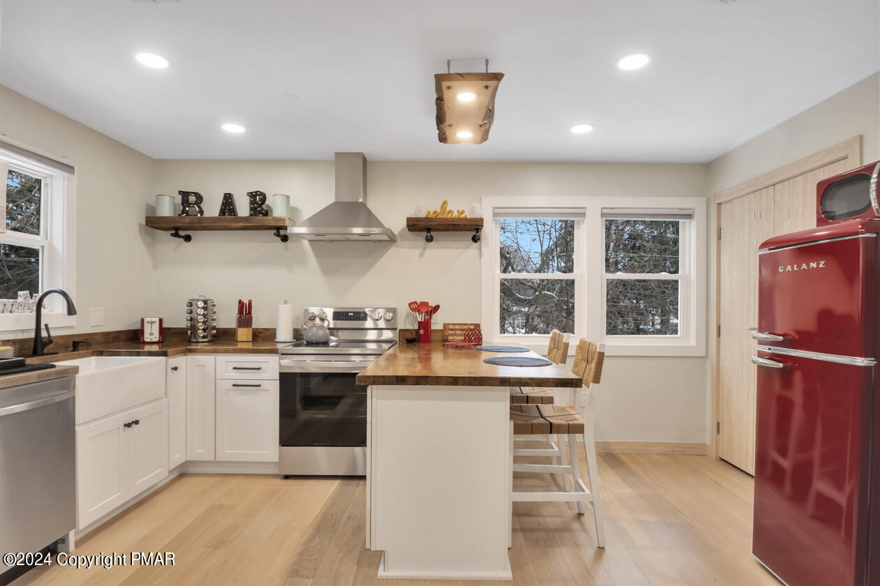 322 Learn Road Tannersville, PA 18372 - Photo 3 of 14 2
