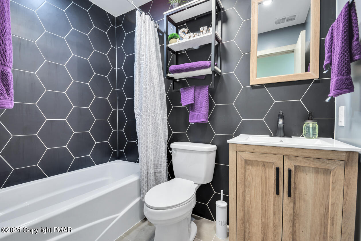 322 Learn Road Tannersville, PA 18372 - Photo 5 of 14 4