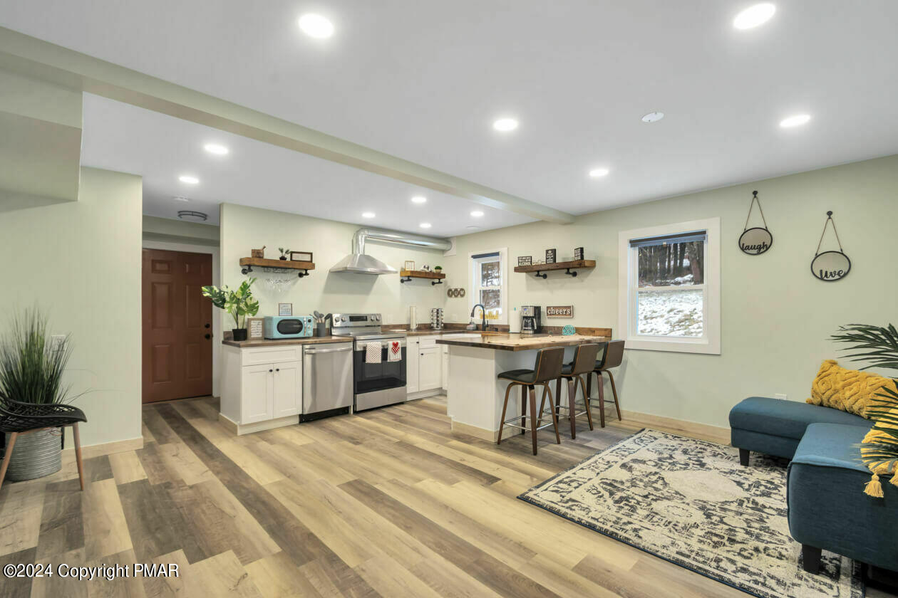 322 Learn Road Tannersville, PA 18372 - Photo 8 of 14 7