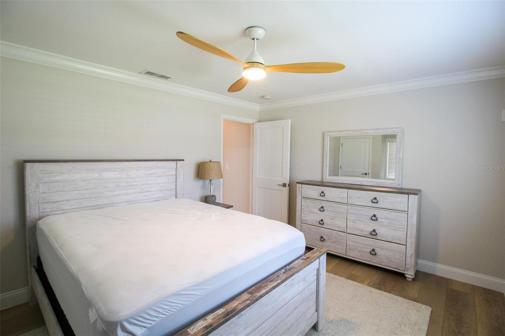 691 Russell Street Longboat Key, FL 34228 - Photo 11 of 38