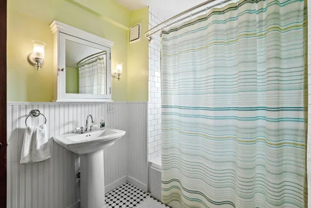 $349,900 | 58 Grove Street, Mahtomedi, MN 55115