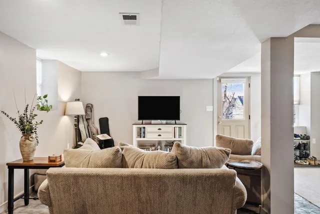 $349,900 | 58 Grove Street, Mahtomedi, MN 55115