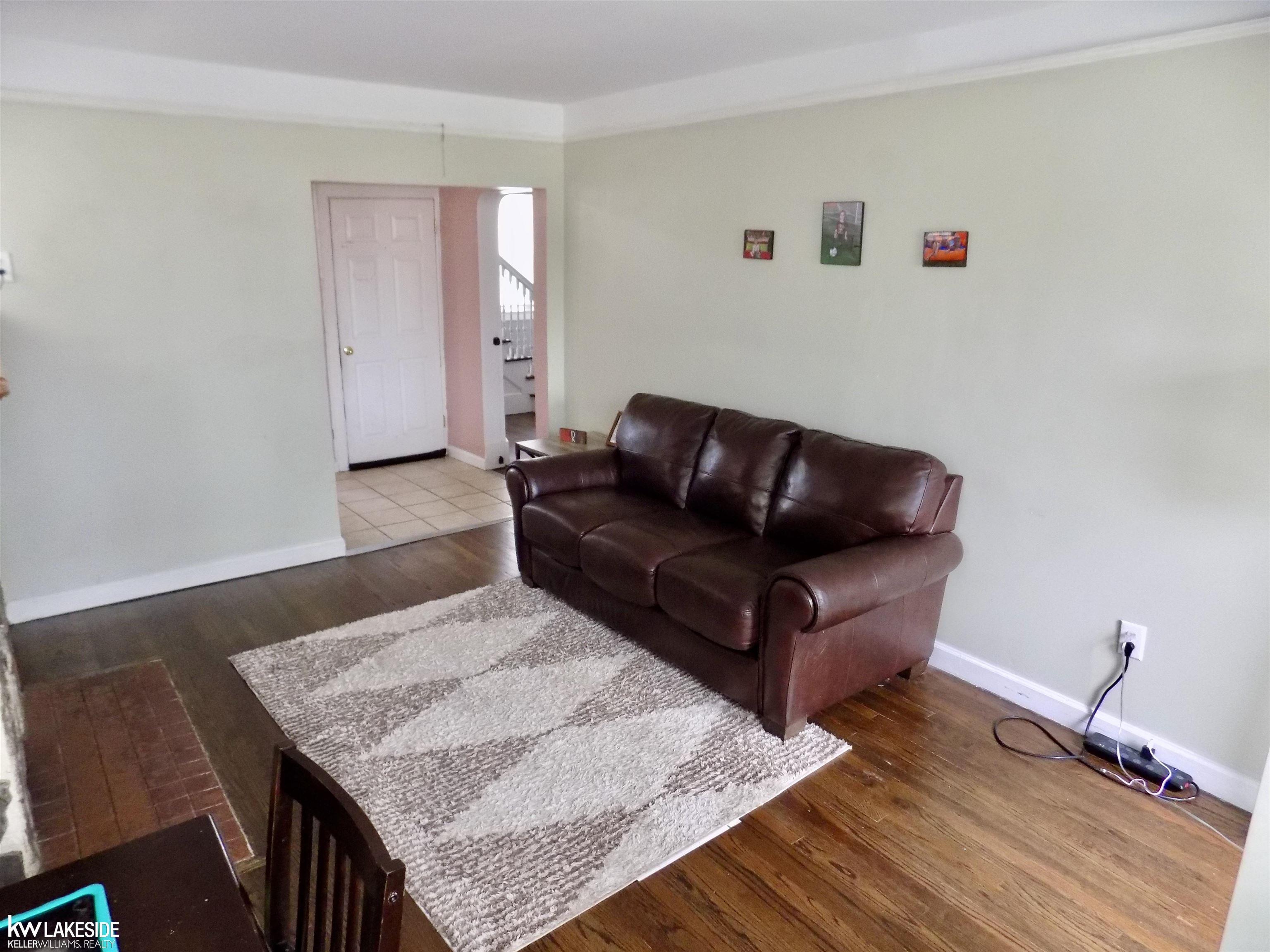 12805 Rosedale Street Southgate, MI 48195 - Photo 3 of 14 50144251-57fec490-f7ea-46de-986e-5cefde15e2b9.JPG