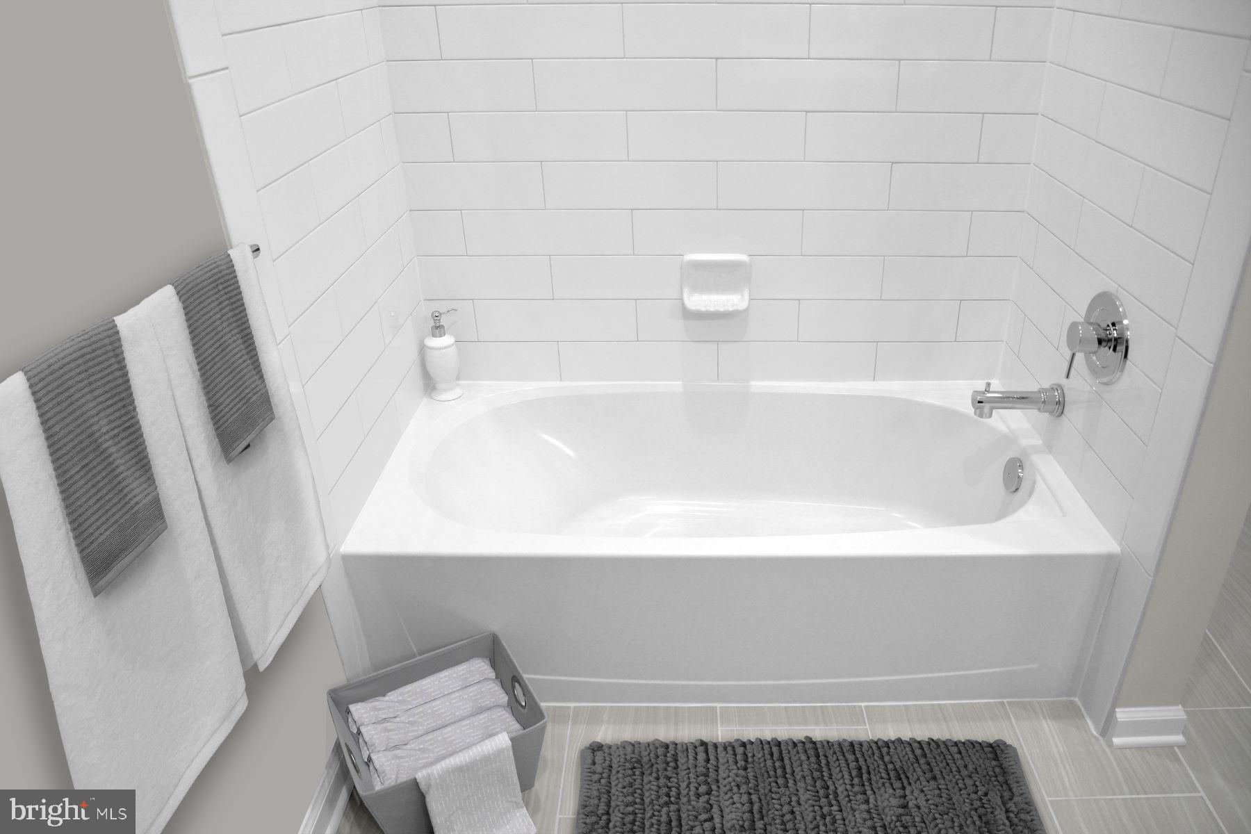 3210 Del Mar Drive Cherry Hill, NJ 08002 - Photo 25 of 27 a bathroom with a bathtub
