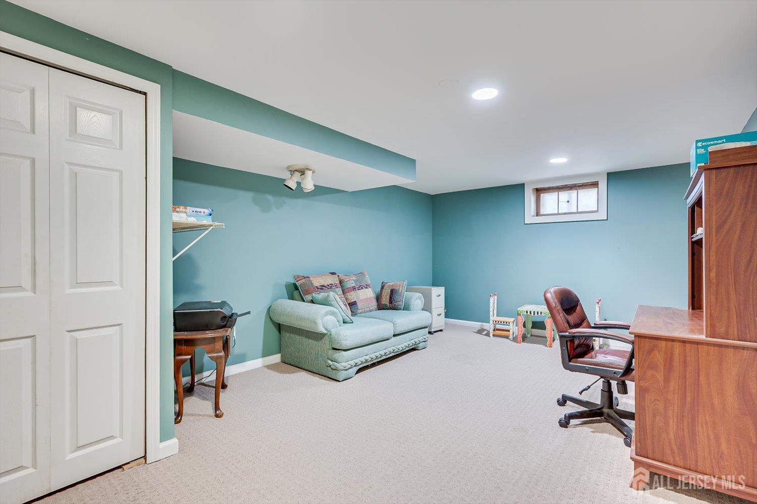 27 Eileen Way Edison, NJ 08837 - Photo 36 of 42