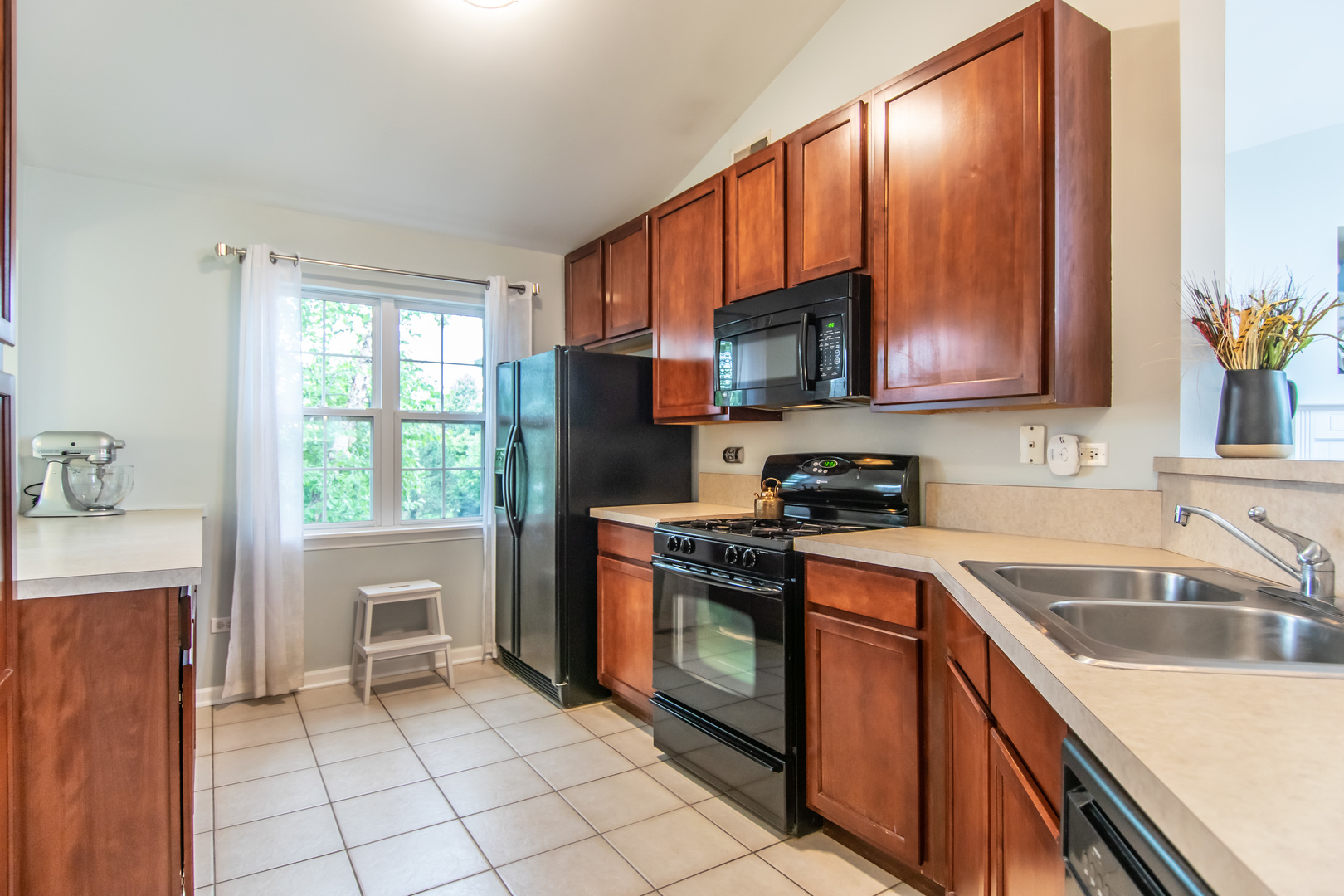 2220 Waterleaf Court, Unit 202 Naperville, IL 60564 - Photo 15 of 33