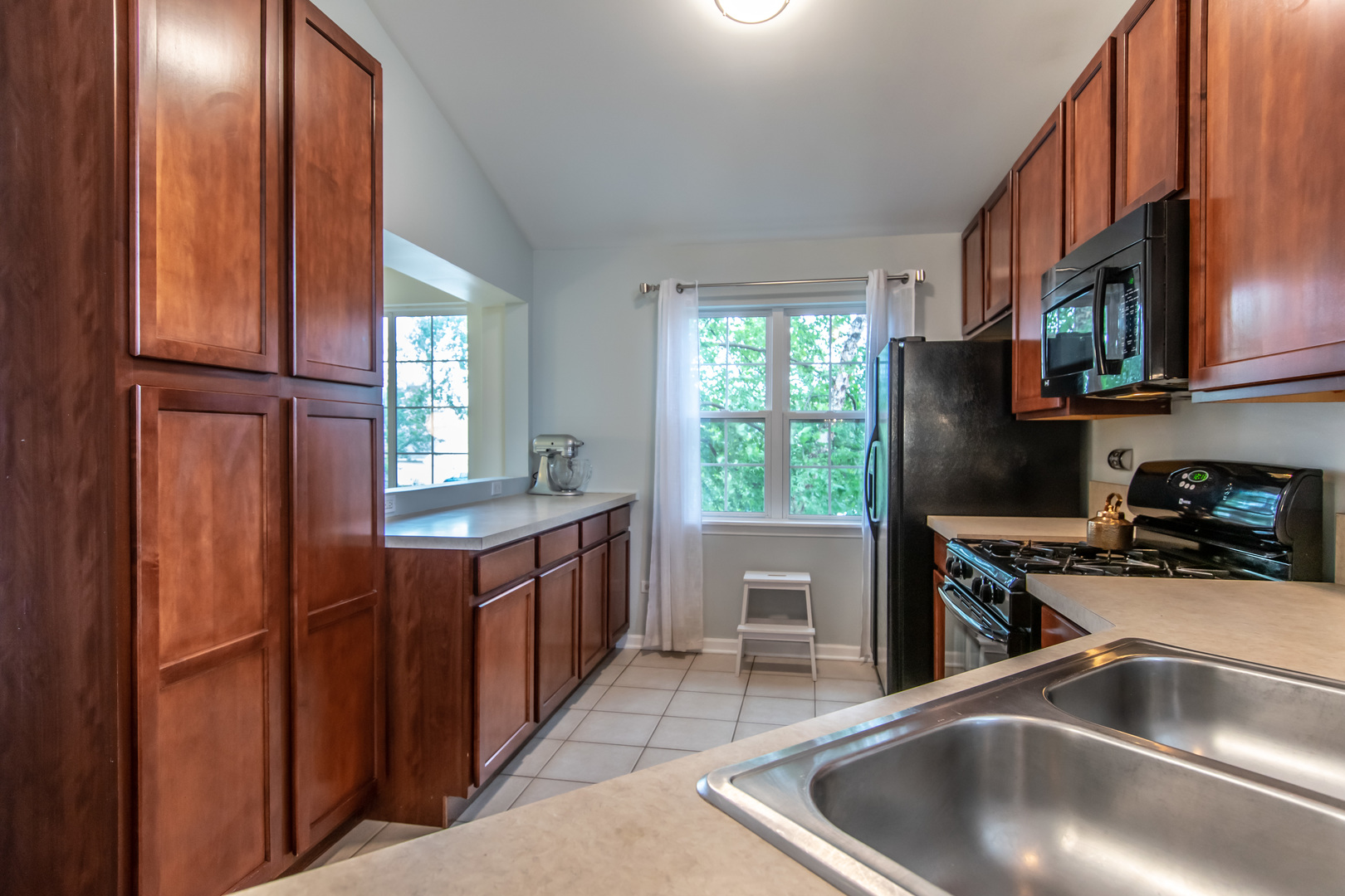 2220 Waterleaf Court, Unit 202 Naperville, IL 60564 - Photo 16 of 33