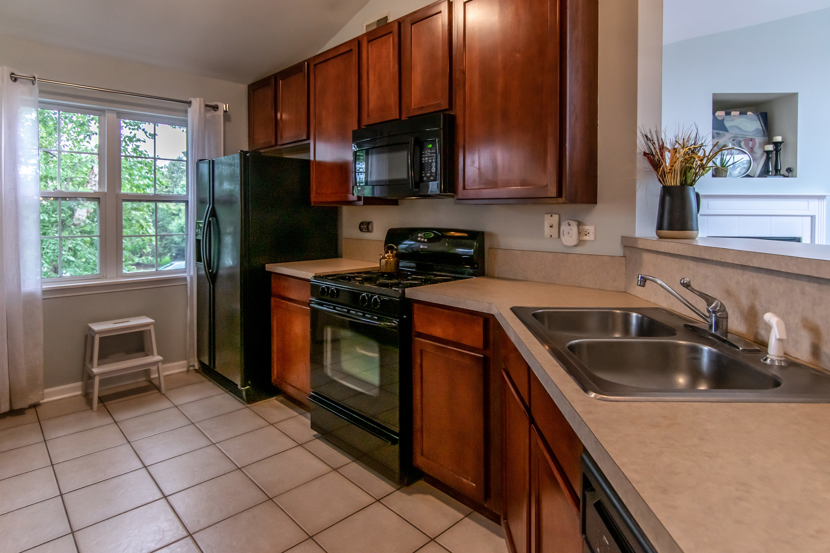 2220 Waterleaf Court, Unit 202 Naperville, IL 60564 - Photo 18 of 33