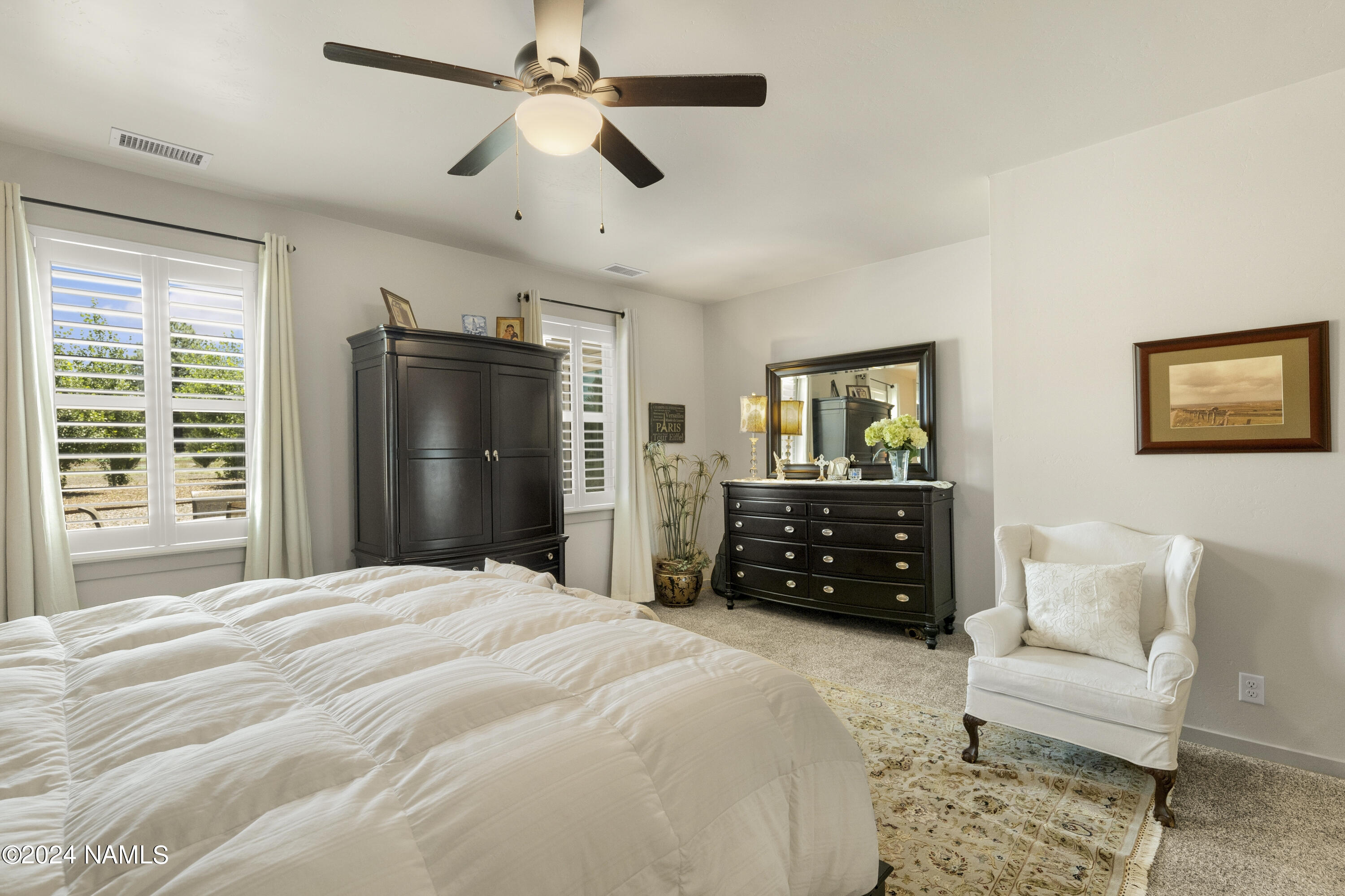 10290 Lundin Road Flagstaff, AZ 86004 - Photo 21 of 43 a bedroom with a bed and a couch