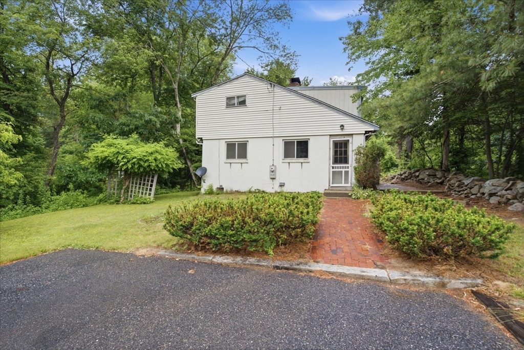 40 Maple Street Holliston, MA 01746 - Photo 2 of 22