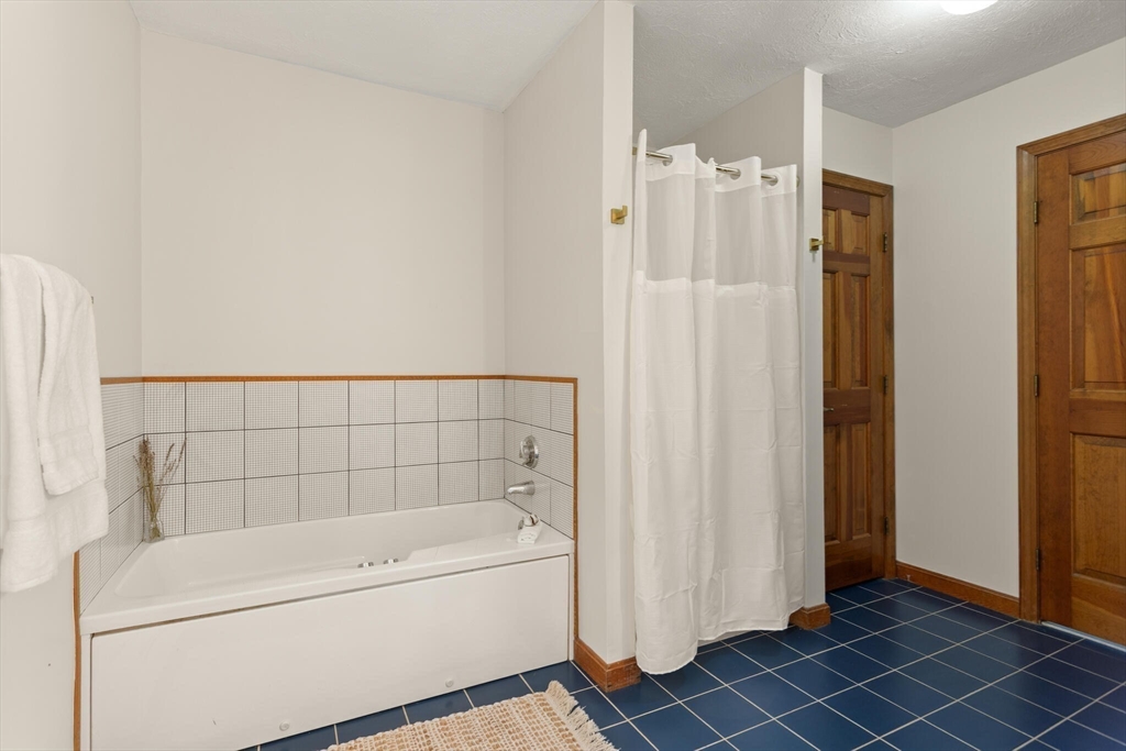 10 Lakin Street Pepperell, MA 01463 - Photo 16 of 28