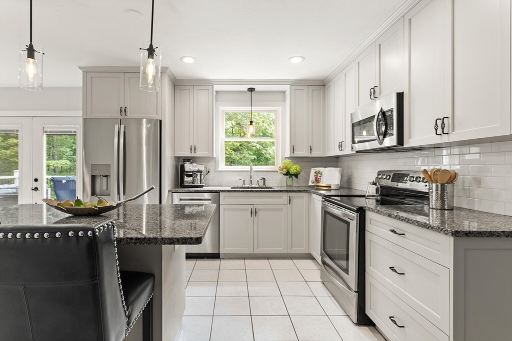 10 Lakin Street Pepperell, MA 01463 - Photo 2 of 28