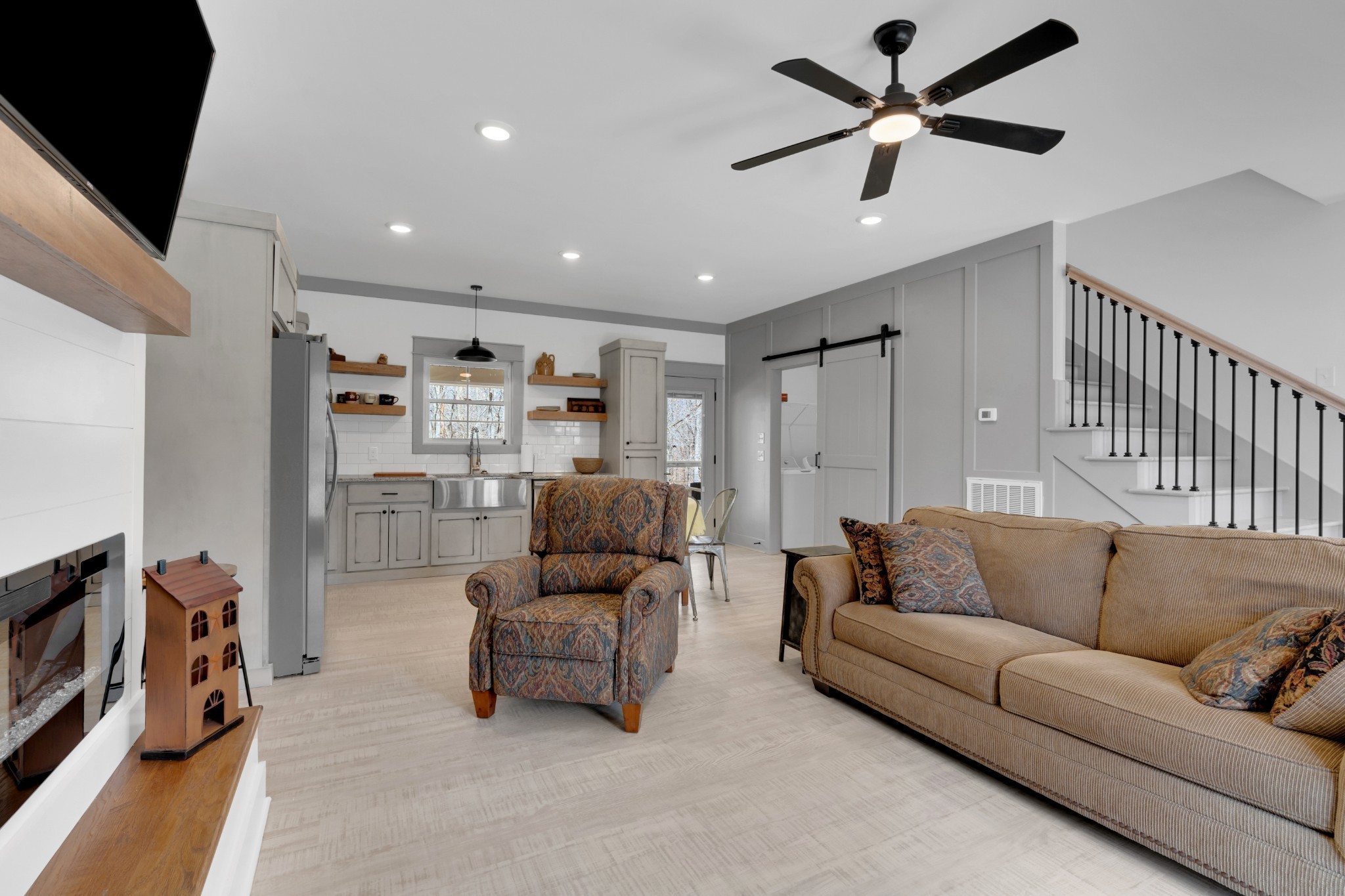 555 Ghea Road Normandy, TN 37360 - Photo 20 of 43 a living room with furniture and a flat screen tv