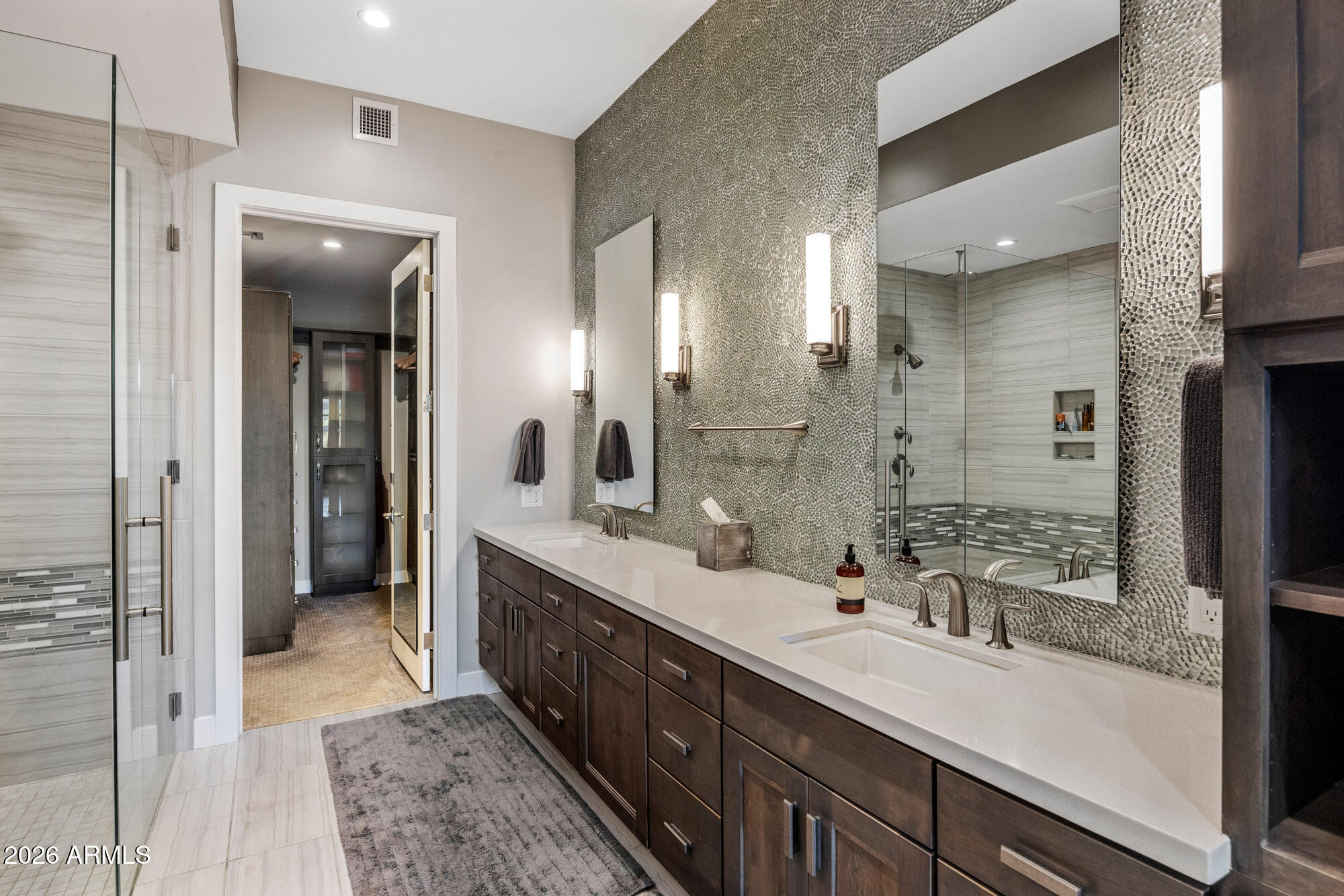 6166 North Scottsdale Road, Unit B1006 Paradise Valley, AZ 85253 - Photo 21 of 43 a spacious bathroom with a shower sink and mirror