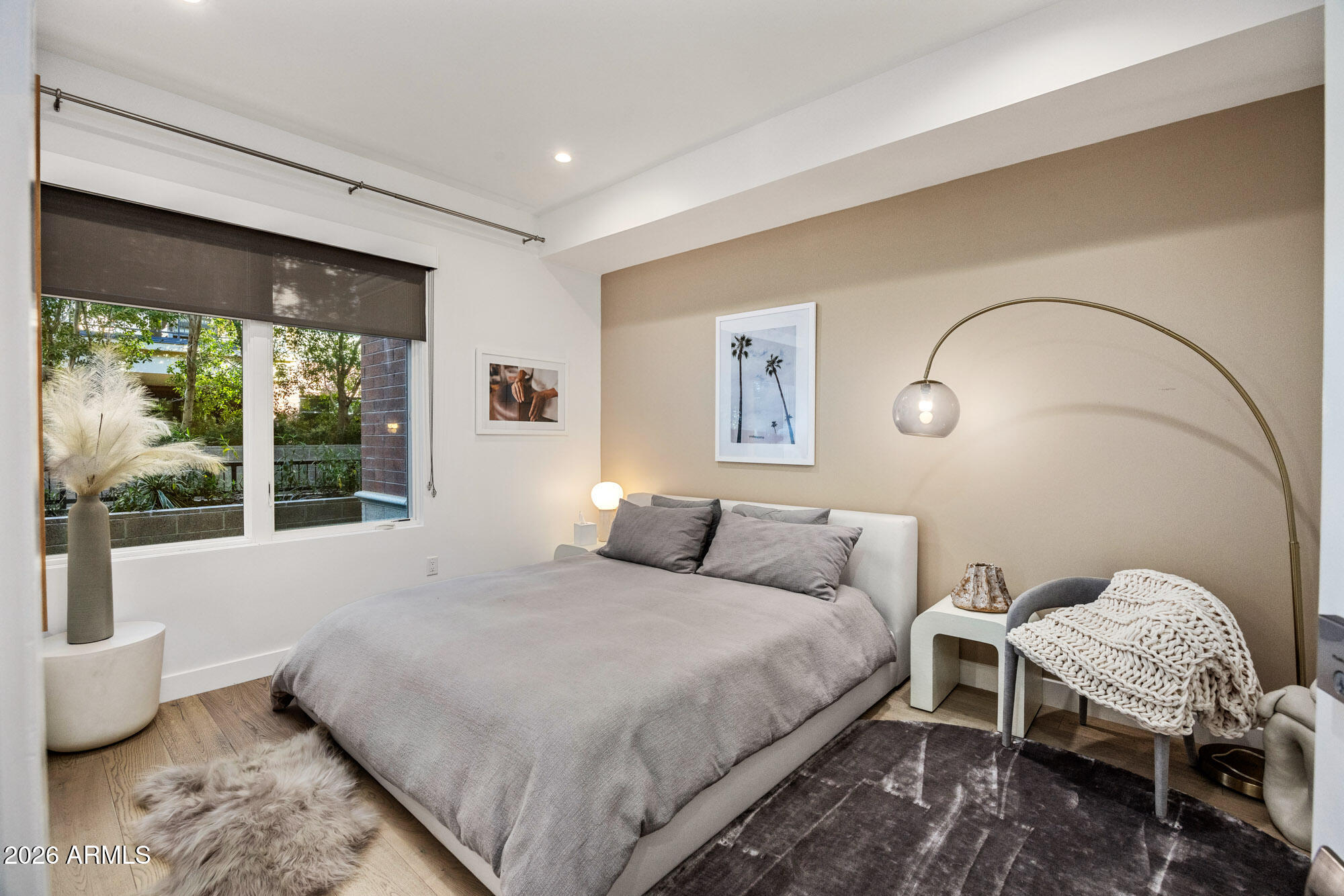 6166 North Scottsdale Road, Unit B1006 Paradise Valley, AZ 85253 - Photo 22 of 43 a bedroom with a bed and a large window